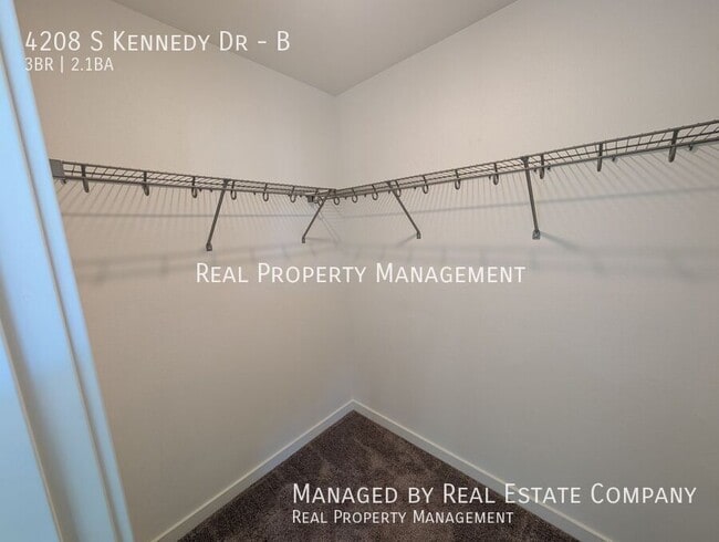 Building Photo - 4208 S Kennedy Dr