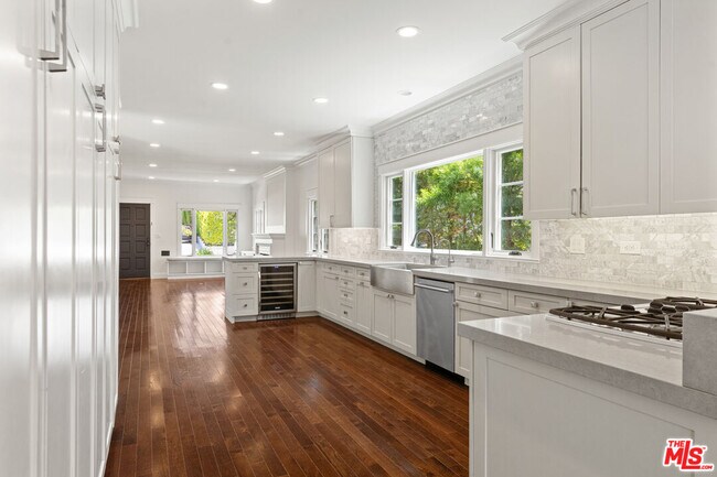 Building Photo - 2347 Parnell Ave
