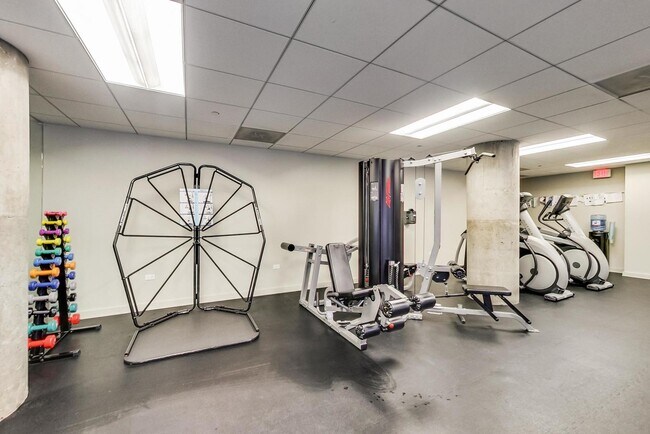 Building Photo - 720 N Larrabee St