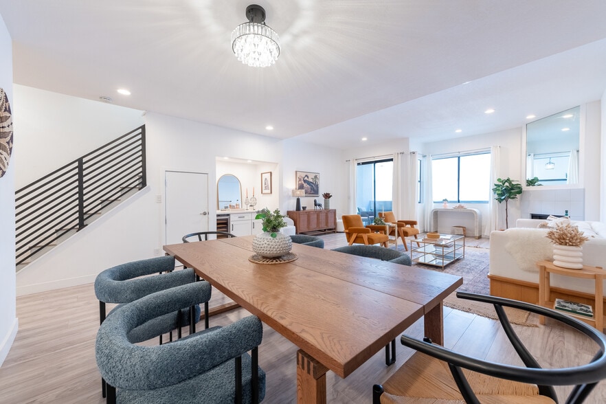 Dining Area - 839 Larrabee St