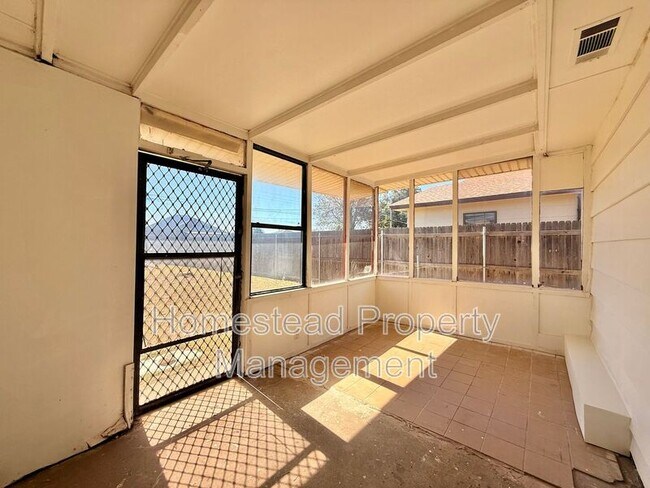 Building Photo - 2744 SW 64th St