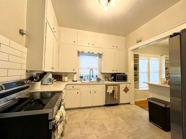 Building Photo - Updated 2 bed/ 1 bath House in Old Town Fo...