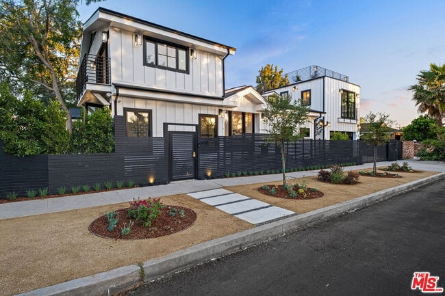 Building Photo - 12672 Stanwood Dr