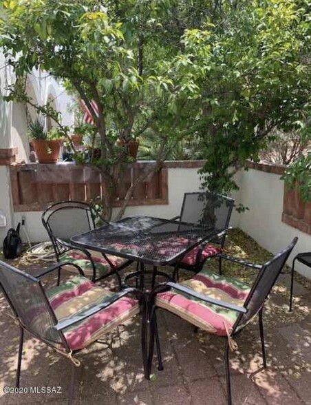 Patio - 393 S Paseo Madera