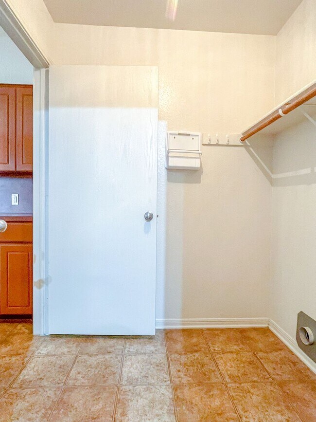 Building Photo - Available NOW!!!! This charming 1 story, 3...