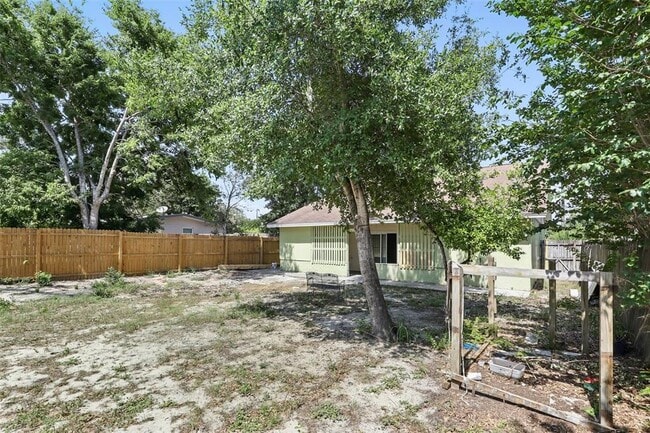 Building Photo - 28 N Lancelot Ave
