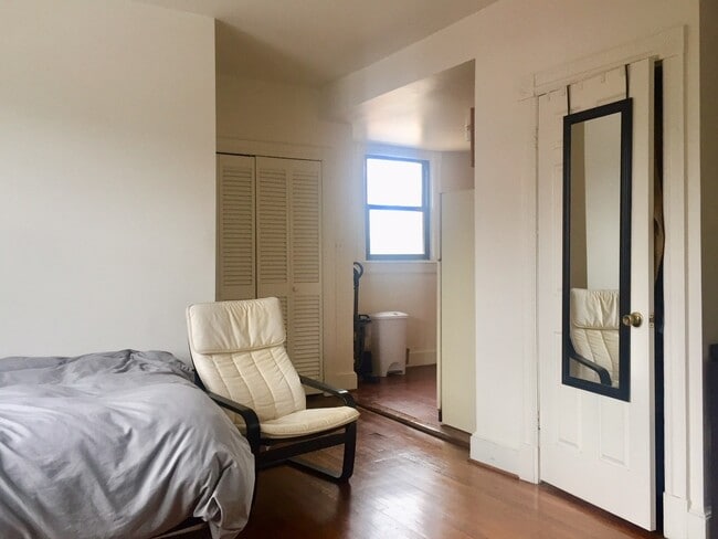 Building Photo - 3RD-637 #403