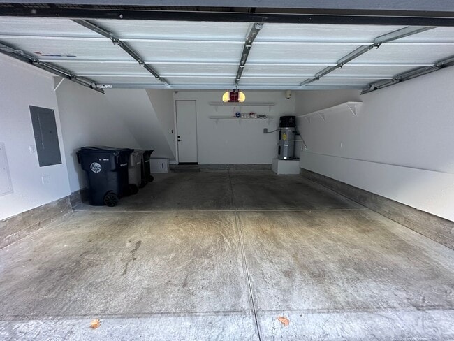 Building Photo - Newer Construction - Multi-Level Home with...