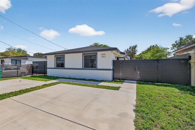 Building Photo - 2492 SW 44th St