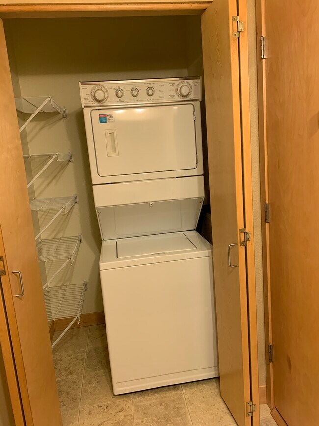 Laundry/In Unit/In 2nd Bathroom - 4750 E 53rd St