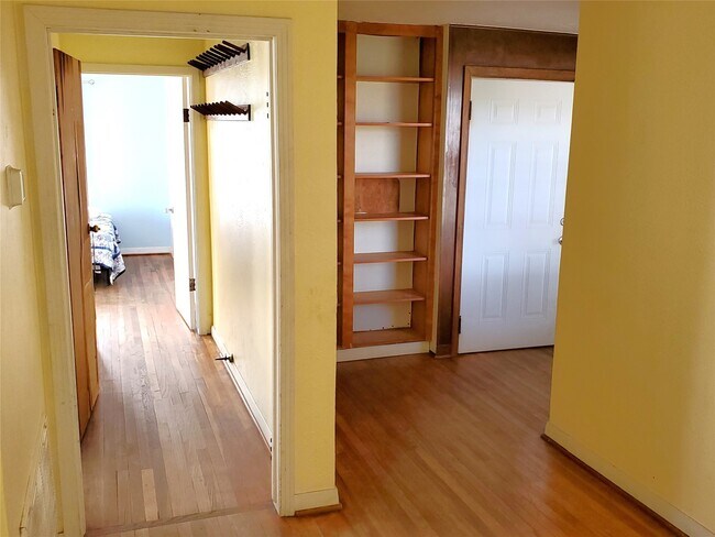 Building Photo - 2116 Grover Ave