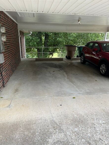 Building Photo - 3020 Fernbrook Ln