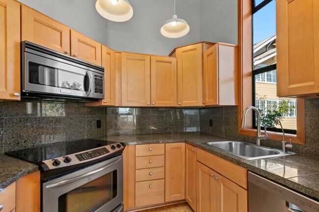 Building Photo - 3Bd/2.5Ba Seattle House