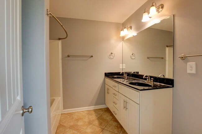 Building Photo - Sweet Splitlevel with Awesome Basement Area