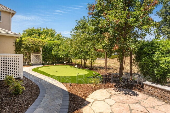Building Photo - 1301 Sugarloaf Dr