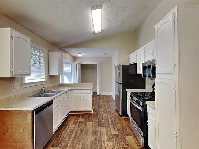 Building Photo - 3101 Park Creek Ct