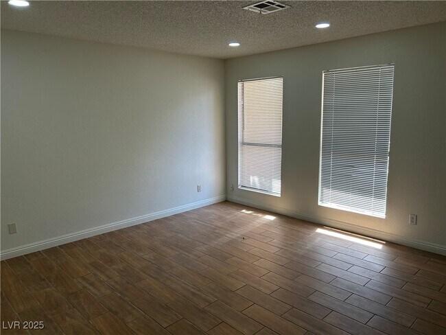 Building Photo - 3937 S Torrey Pines Dr