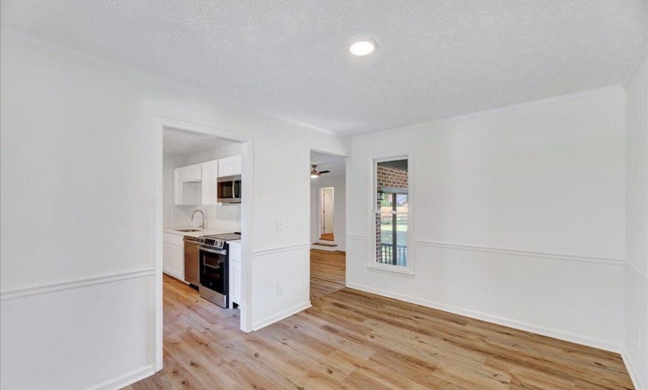 Building Photo - 7165 Dayspring Dr