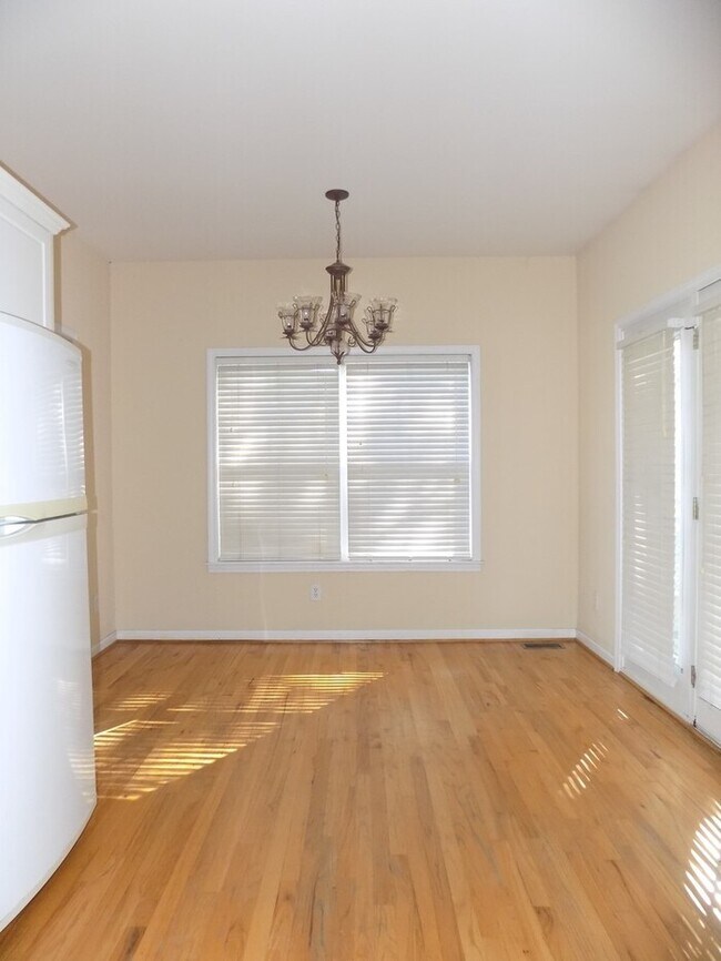 Building Photo - Earlewood-Offering Self Guided Tour with RENTLY!