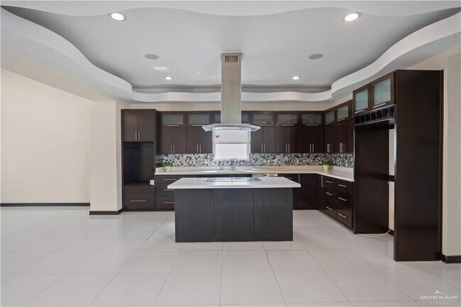 Building Photo - 32 May Dr