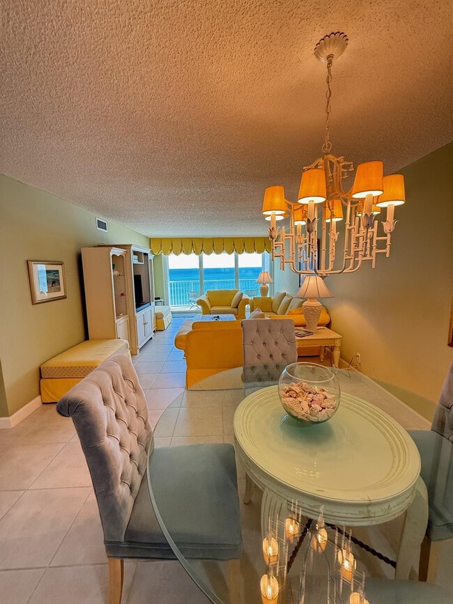 Building Photo - 4636 El Mar Dr