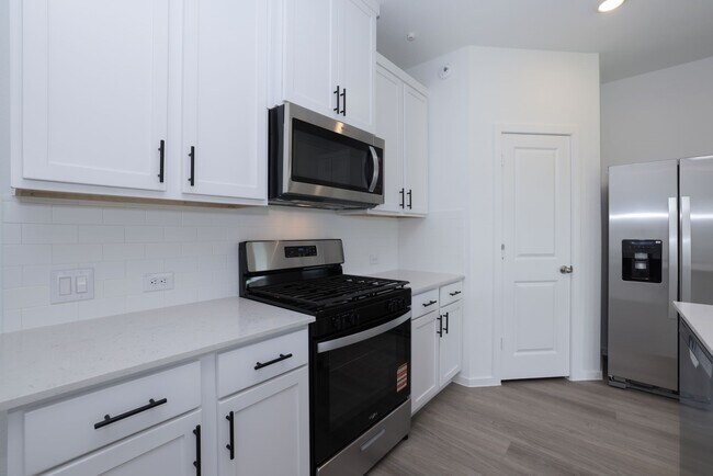 Building Photo - 40618 Balsam Run Ln