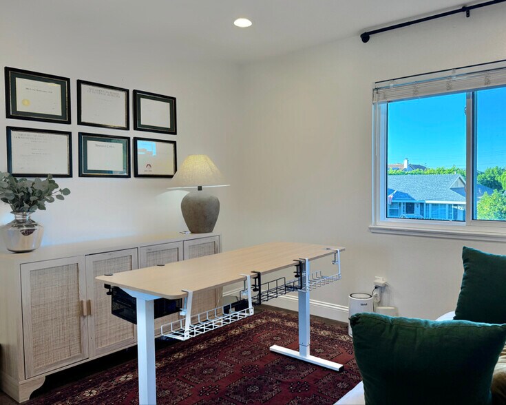 Building Photo - 6902 Vista Del Sol Dr