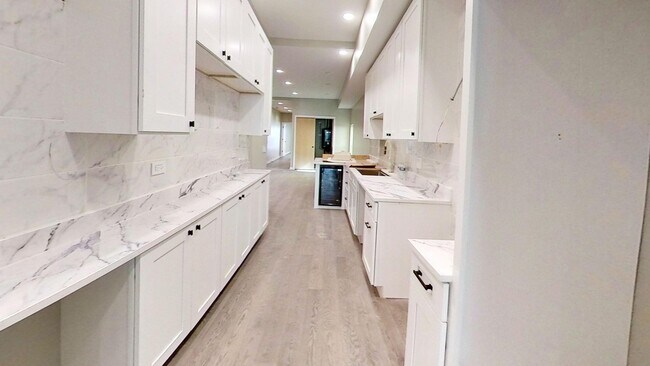 Building Photo - Just Rehabbed Top Floor River North One Be...