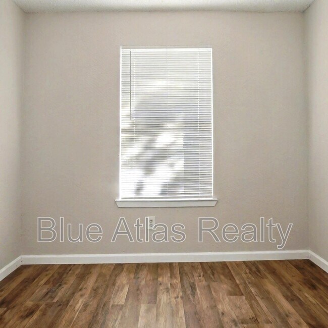 Building Photo - 5519 Wellesley Ave