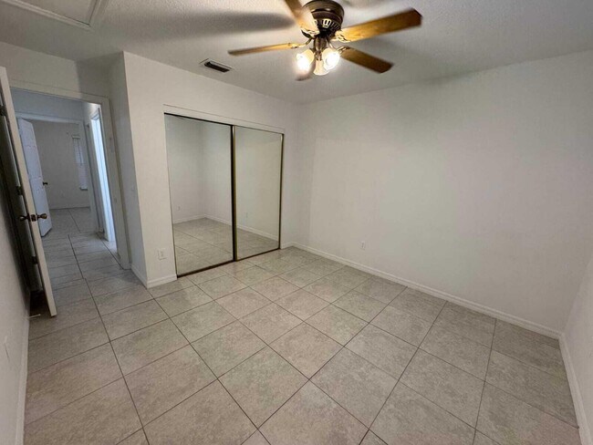 Building Photo - 865 17th Ln SW