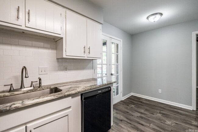 Building Photo - 1601 N Bryant St