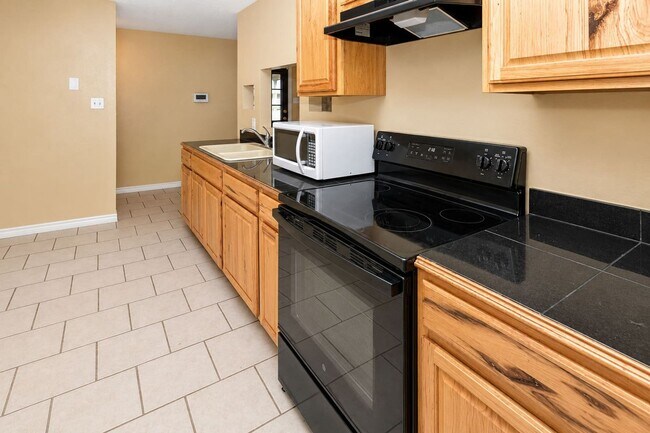 Building Photo - Charming Corner Lot Retreat: 3-Bedroom Haven in Killeen!