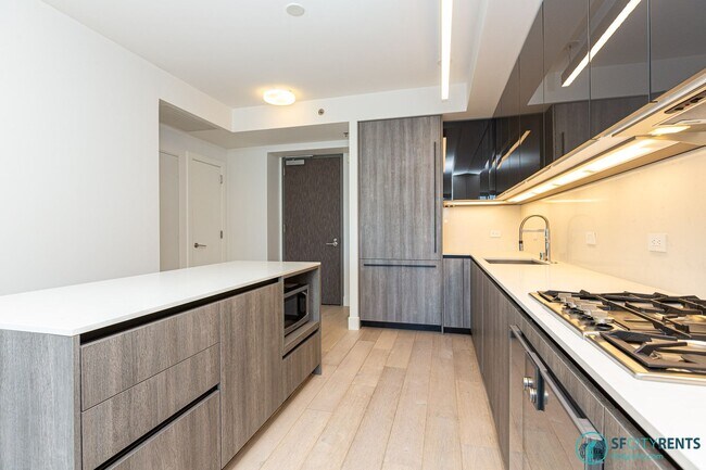 Building Photo - Rincon Hill: Bright & Spacious Condo w/ A/...