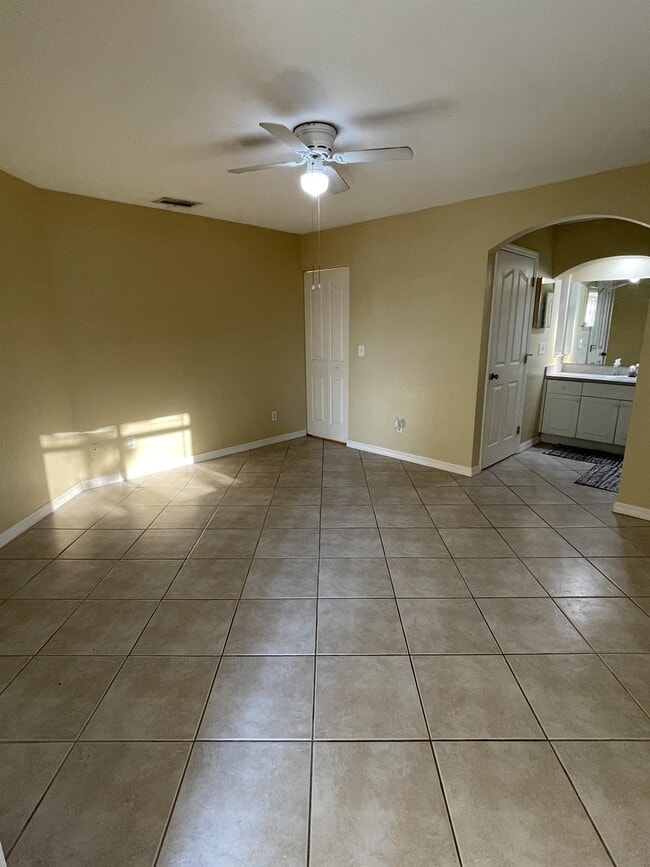 Building Photo - 1602 SW 16th Ct