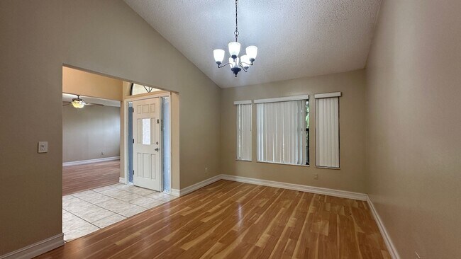 Building Photo - 487 Carrigan Ave