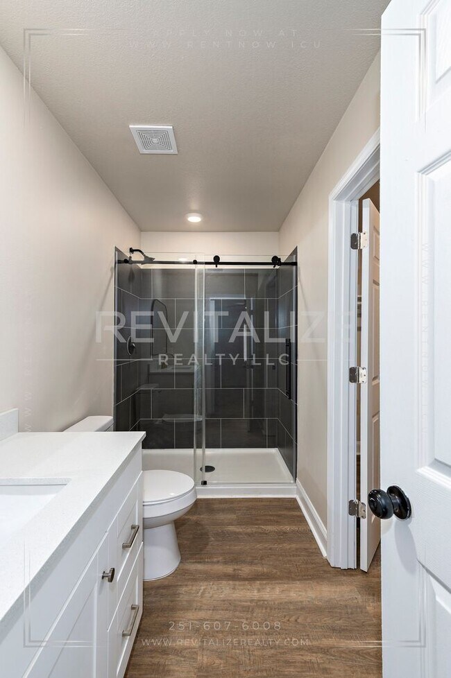 Building Photo - 1704 McGill Ave