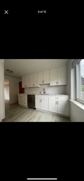 Building Photo - 2231 S Green Rd