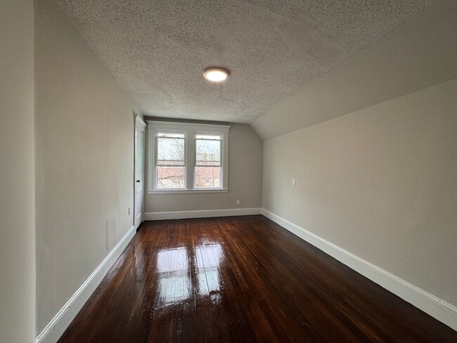 Building Photo - 47-49 Mead St