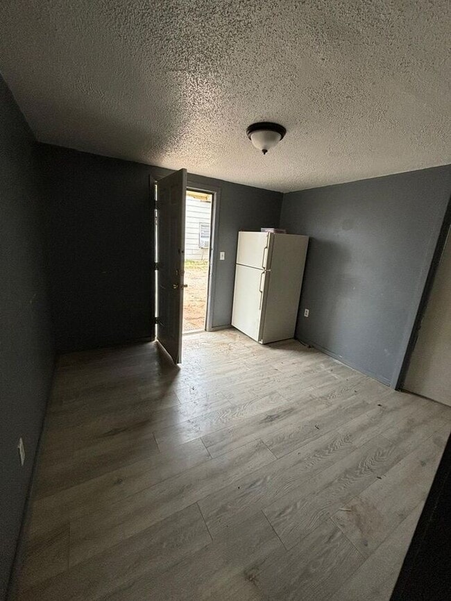 Building Photo - Amazing Price 1 Bed 1 Bath for Rent Lubboc...