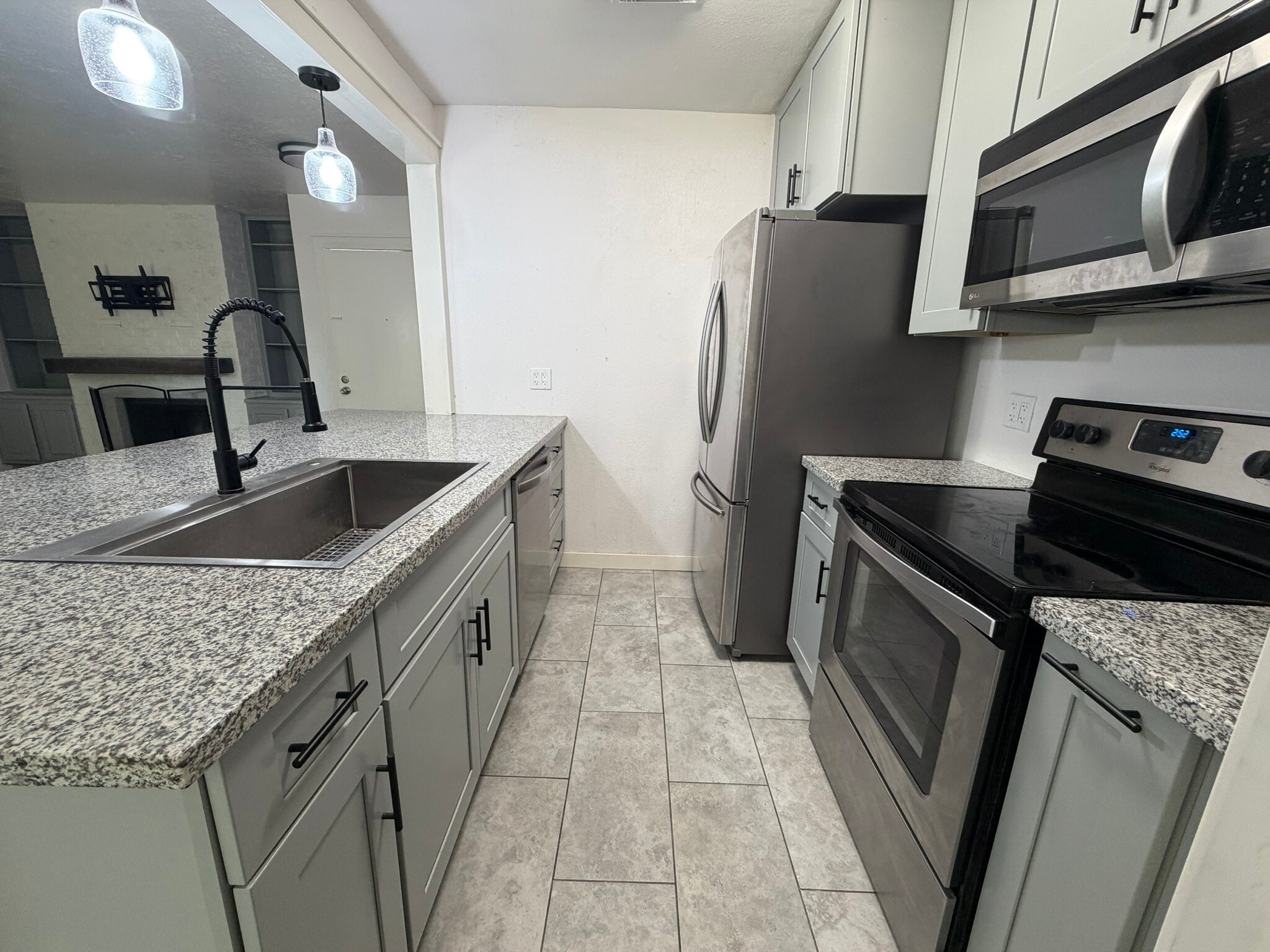 Kitchen - 10826 Lynbrook Dr