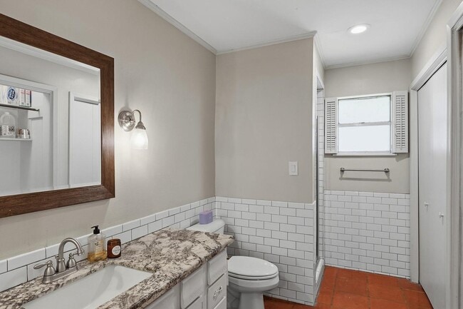Building Photo - 21 Larkwood Ln