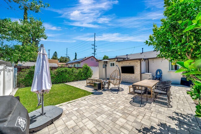 Building Photo - 7847 Apperson St