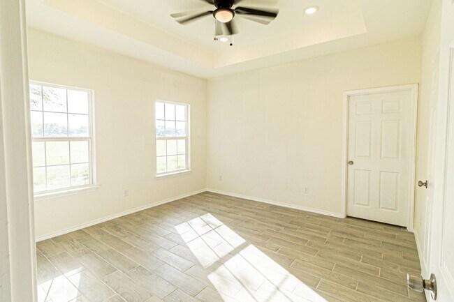 Building Photo - 807 N Polk St