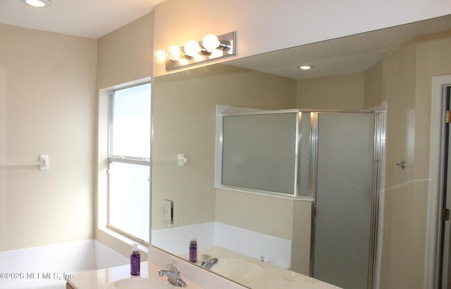 Building Photo - 684 Sid Dr