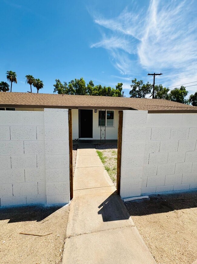 Building Photo - 1873 E University Dr