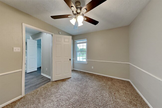 Building Photo - 5511 Pipingwood Dr
