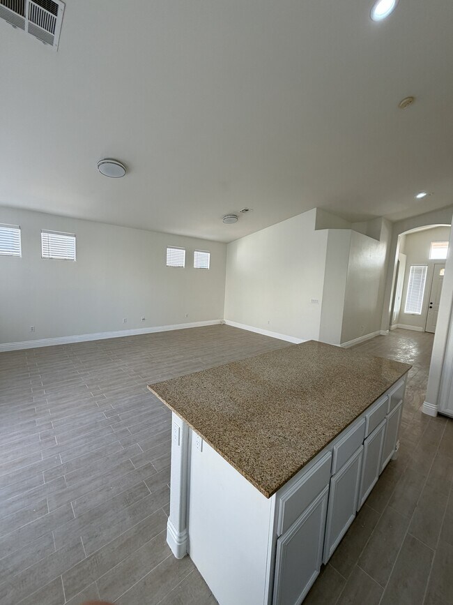 Building Photo - 202 Waterton Lakes Ave