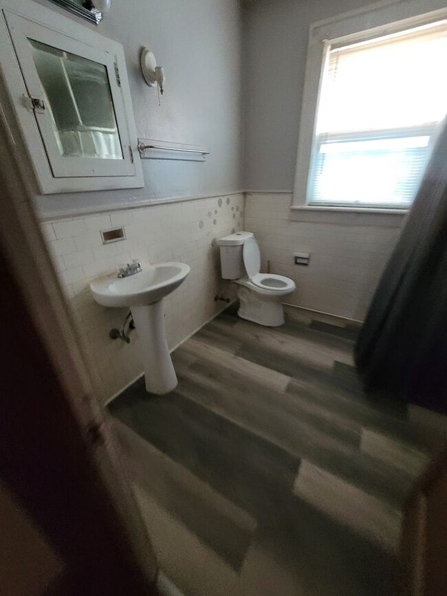 Building Photo - 809 Ferdinand Ave SW