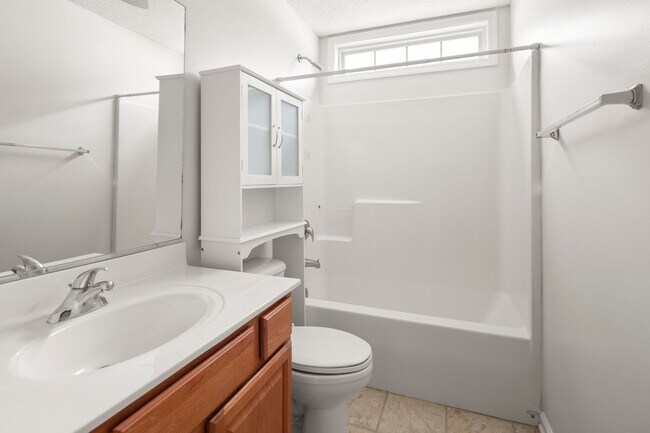 Building Photo - Home in Livingston Farms!