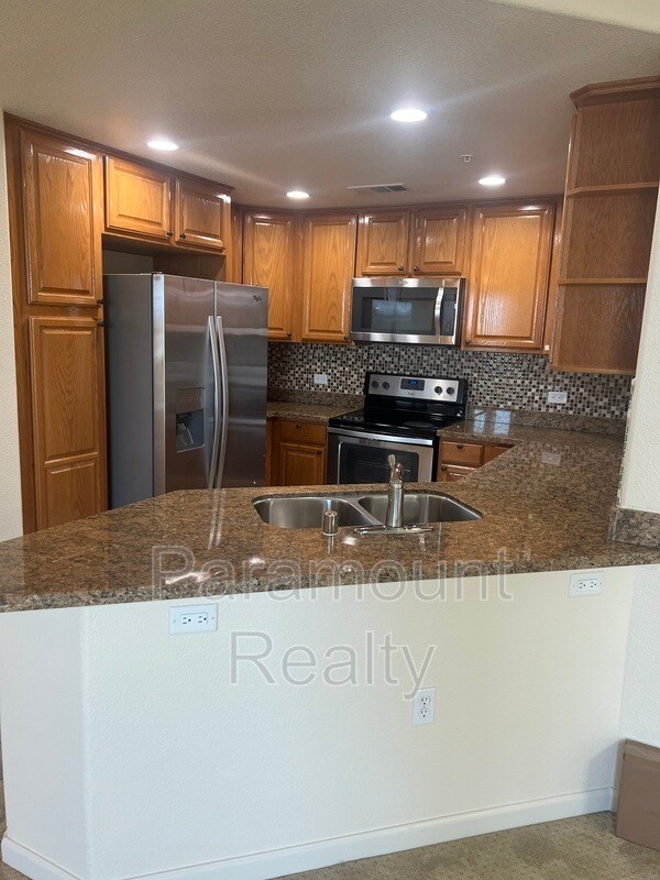 Building Photo - 700 S Abel St